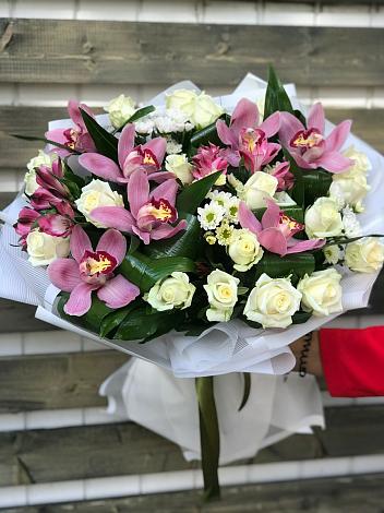 Букет цветов из: Розы и Хризантемы в Сосновом Бору
