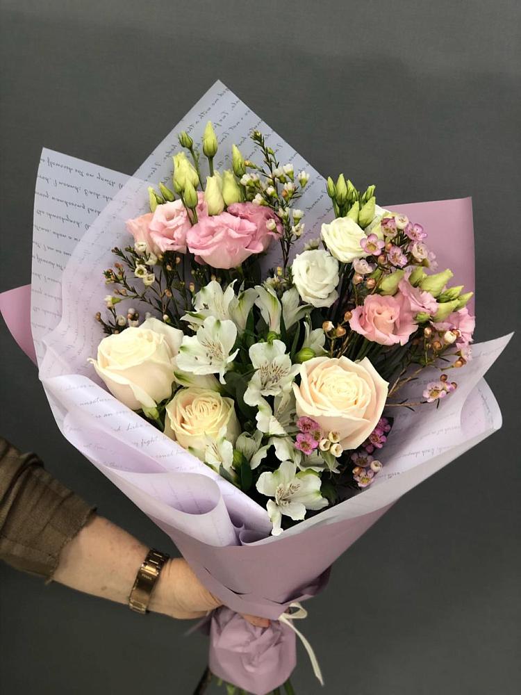 Букет цветов из: Альстромерии, Розы и Лизиантусы в Сосновом Бору