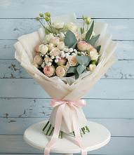 Букет цветов из:  Розы и Лизиантусы в Сосновом Бору