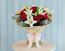 Букет цветов из:  Лилии и Розы в Сосновом Бору