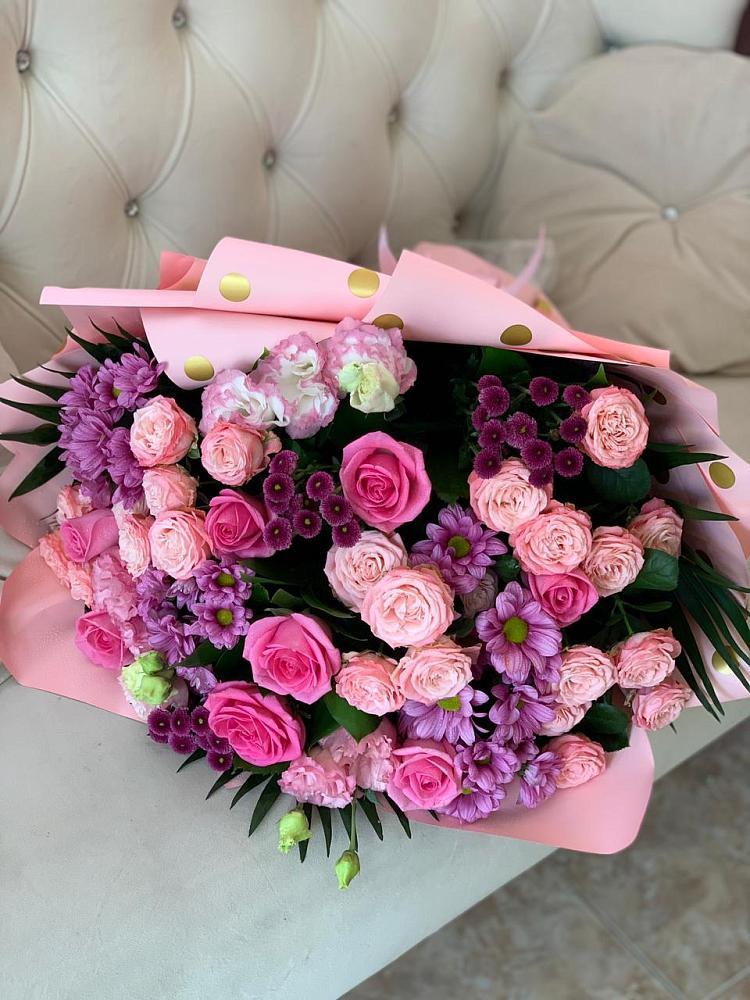 Букет цветов из: Хризантемы, Розы и Лизиантусы в Сосновом Бору