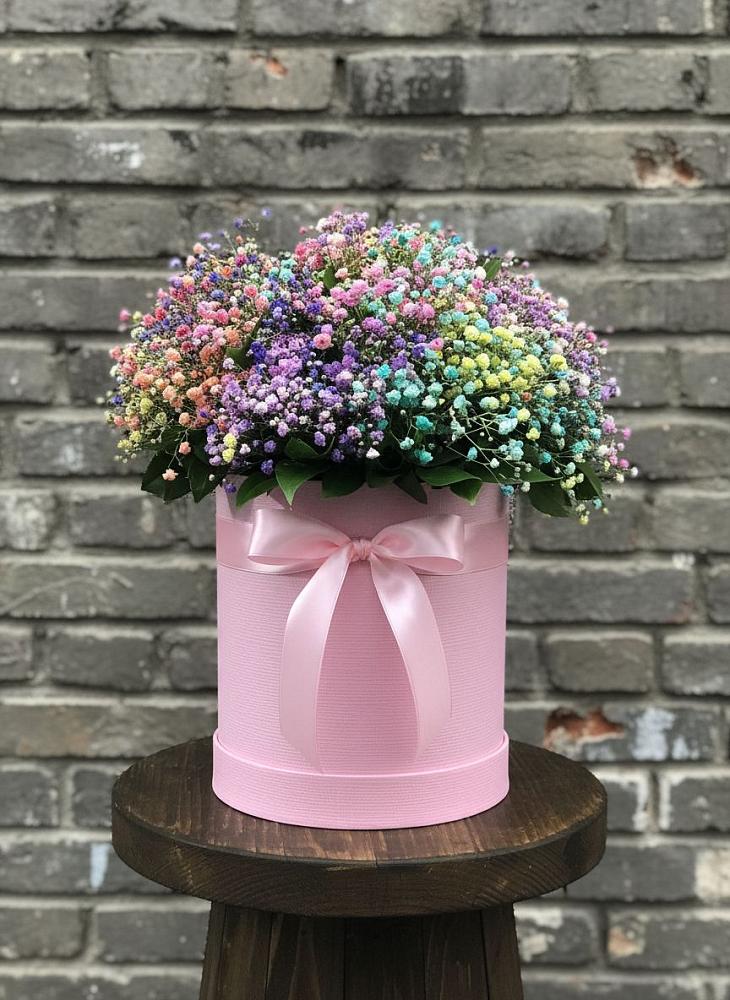 Цветочная композиция из Гипсофила и Розы в шляпной коробке в Сосновом Бору