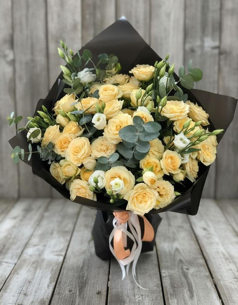 Букет цветов из: Розы и Лизиантусы в Сосновом Бору