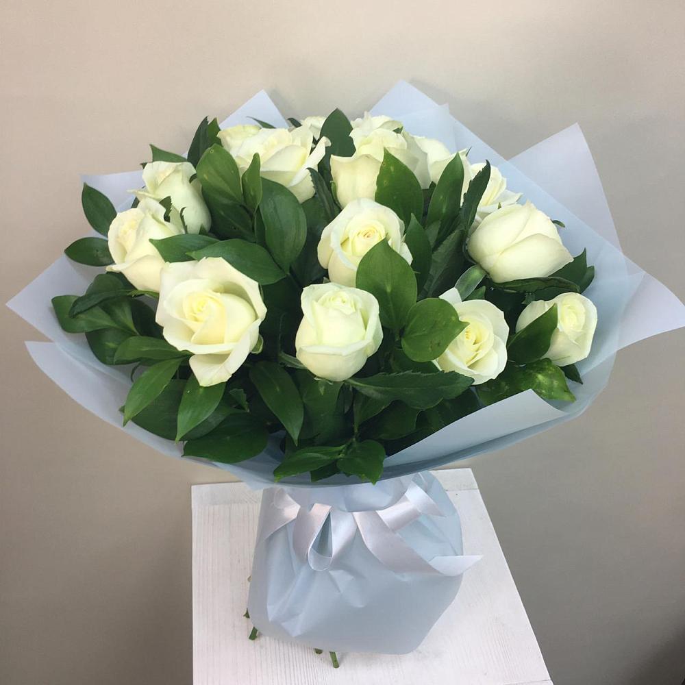 Букет 15 Белых роз Проуд в Сосновом Бору