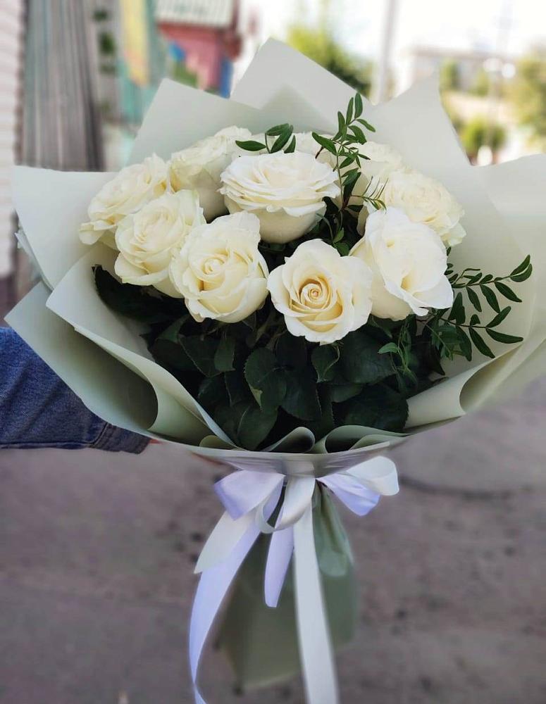 Букет Белые розы Проуд в Сосновом Бору