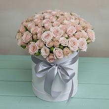 Цветочная композиция из Розы в шляпной коробке в Сосновом Бору