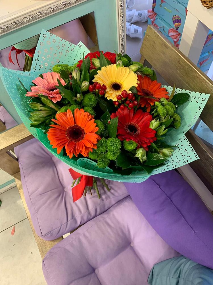 Букет цветов из: Герберы, Хризантемы и Альстромерии в Сосновом Бору