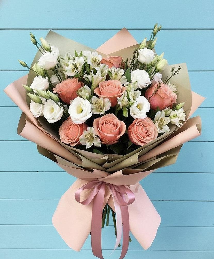 Букет цветов из: Розы, Альстромерии и Лизиантусы в Сосновом Бору