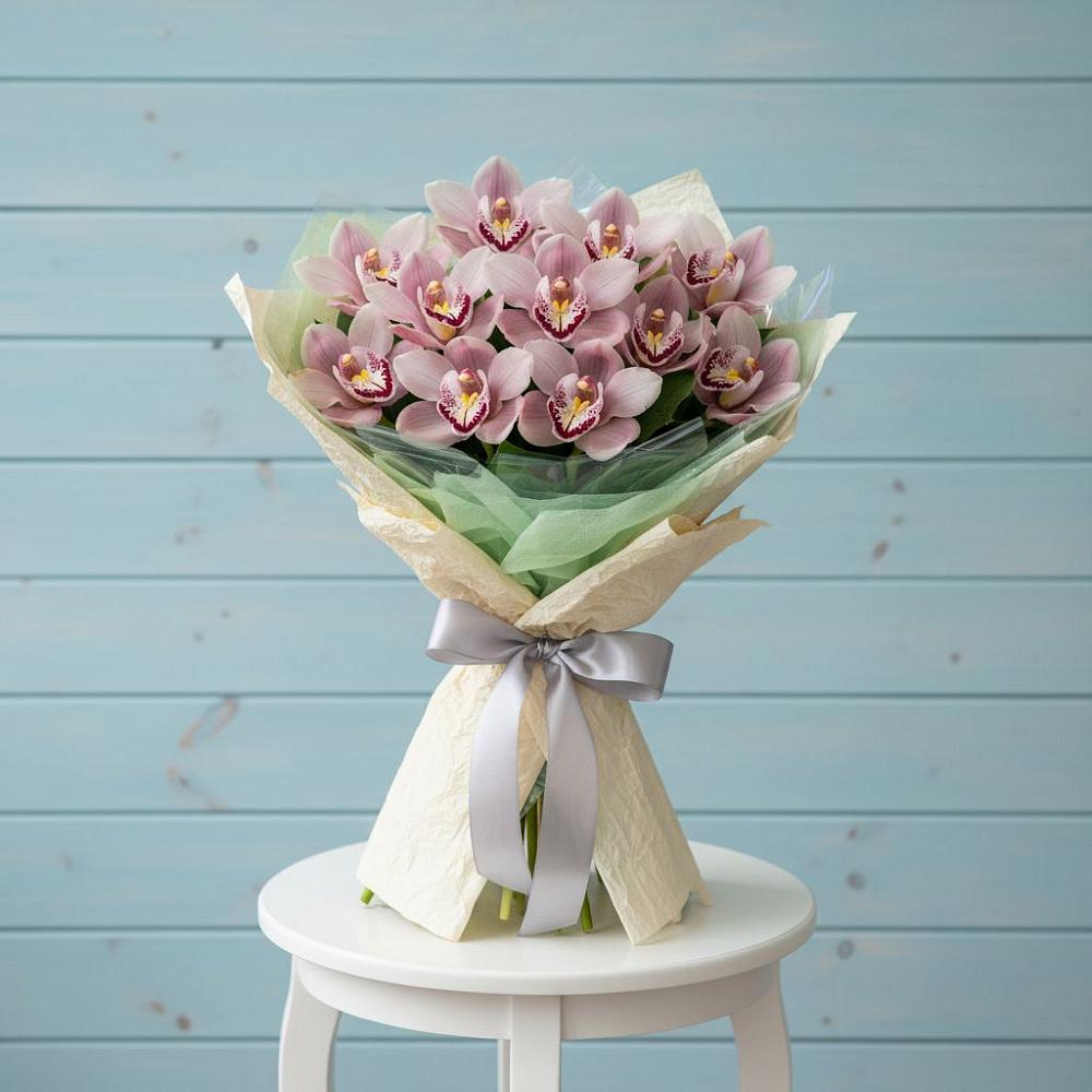 Букет цветов из: Орхидеи и Розы в Сосновом Бору