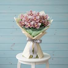 Букет цветов из:  Орхидеи и Розы в Сосновом Бору