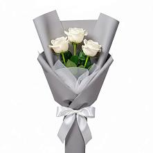 Букет 3 белые розы в Сосновом Бору