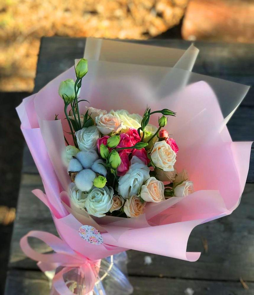 Букет цветов из: Розы и Лизиантусы в Сосновом Бору