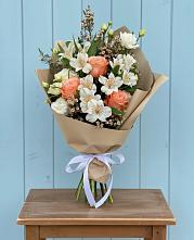 Букет цветов из:  Альстромерии, Лизиантусы, Розы и Хризантемы в Сосновом Бору