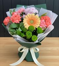 Букет цветов из:  Гвоздики, Розы, Герберы и Хризантемы в Сосновом Бору