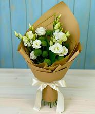 Букет цветов из:  Хризантемы и Лизиантусы в Сосновом Бору