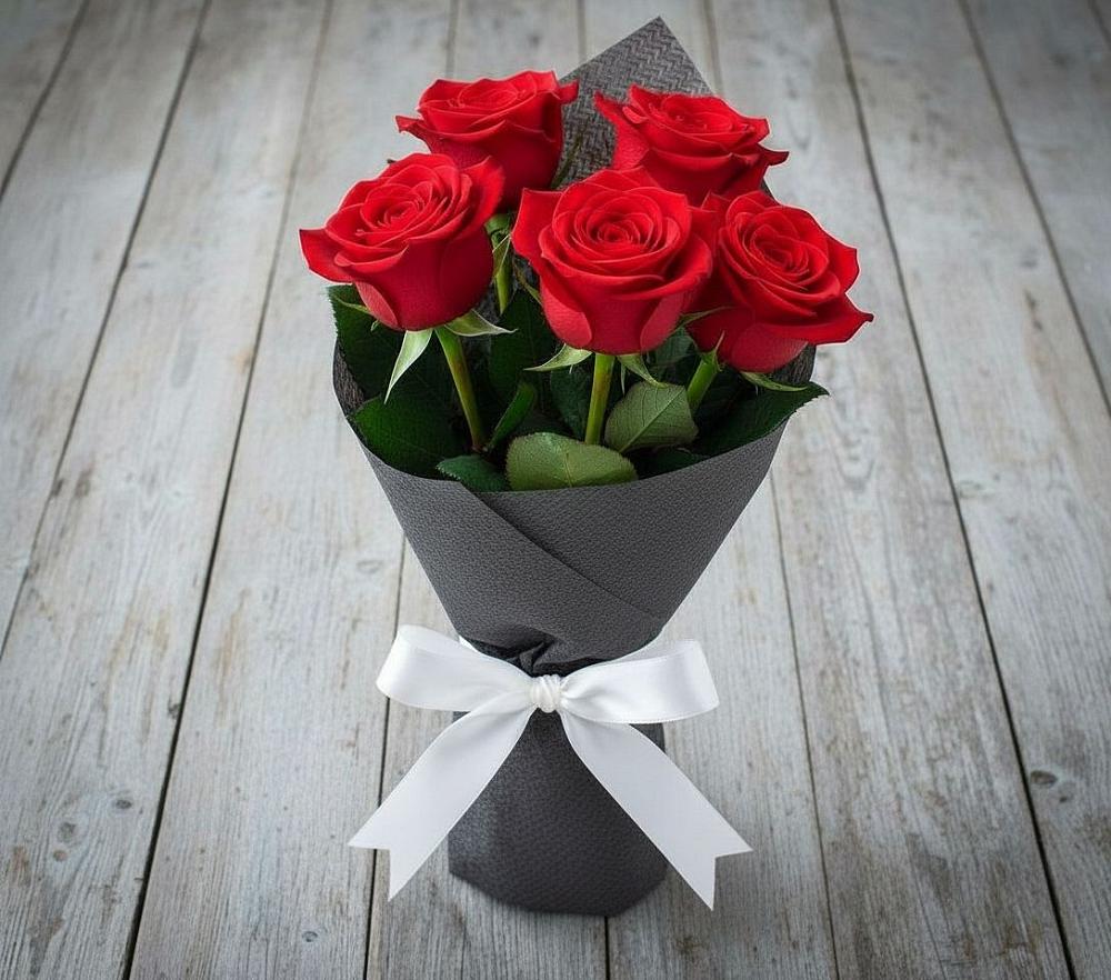Букет 5 Красных роз Эдлесс Лав в Сосновом Бору