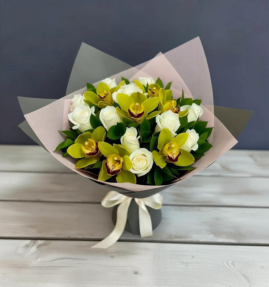 Букет цветов из: Орхидеи и Розы в Сосновом Бору