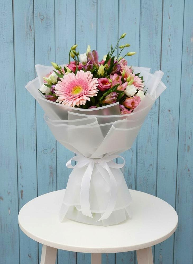 Букет цветов из: Герберы, Альстромерии и Лизиантусы в Сосновом Бору