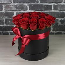 Цветочная композиция из Розы в шляпной коробке в Сосновом Бору