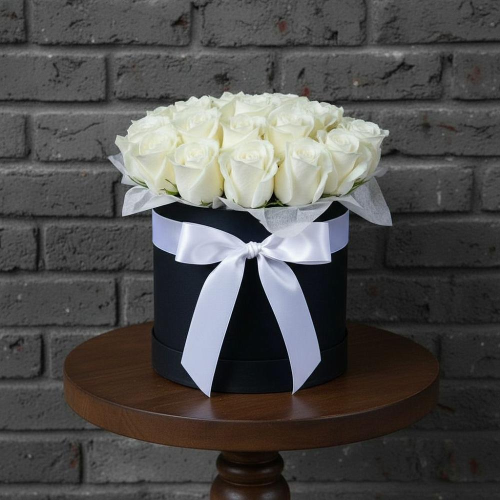 Цветочная композиция из Розы в шляпной коробке в Сосновом Бору