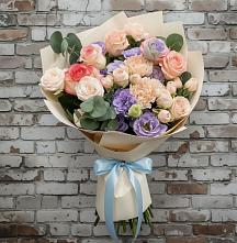 Букет цветов из:  Розы, Лизиантусы и Гвоздики в Сосновом Бору