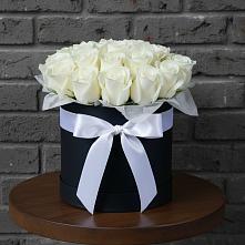 Цветочная композиция из Розы в шляпной коробке в Сосновом Бору